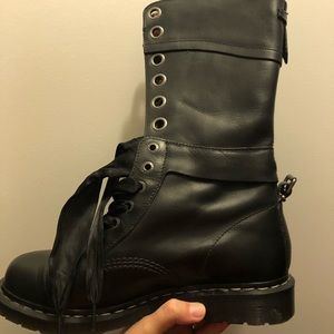 Dr. Marten’s Triumph Vintage boots
